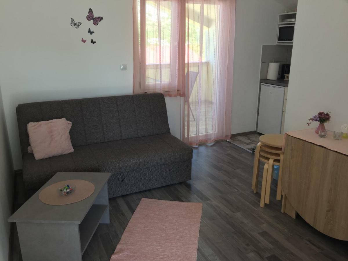 Apartmani Verica Karlobag Exterior foto